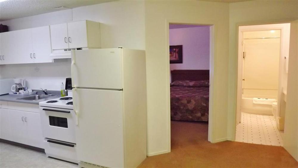 Canadas Best Value Inn Whitecourt Room photo