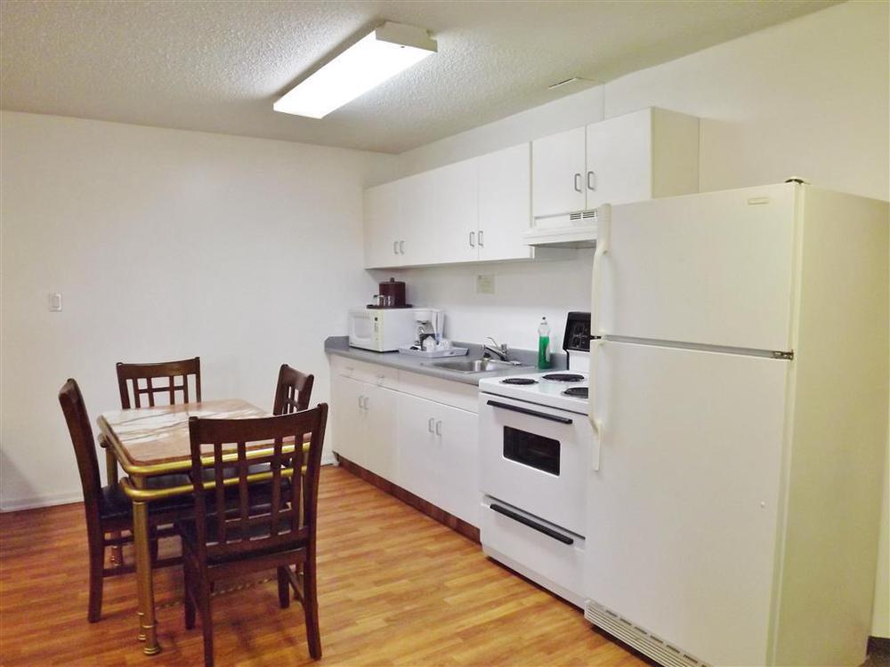 Canadas Best Value Inn Whitecourt Room photo