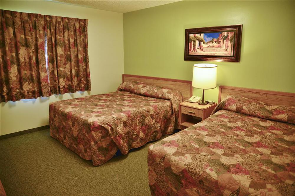 Canadas Best Value Inn Whitecourt Room photo