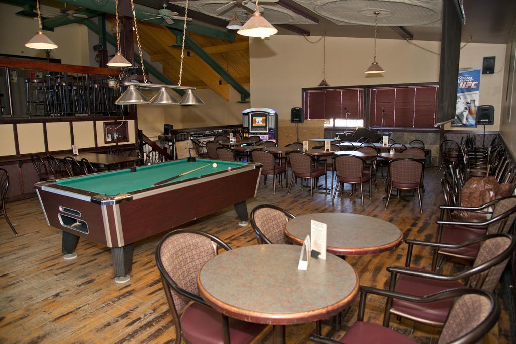 Canadas Best Value Inn Whitecourt Exterior photo