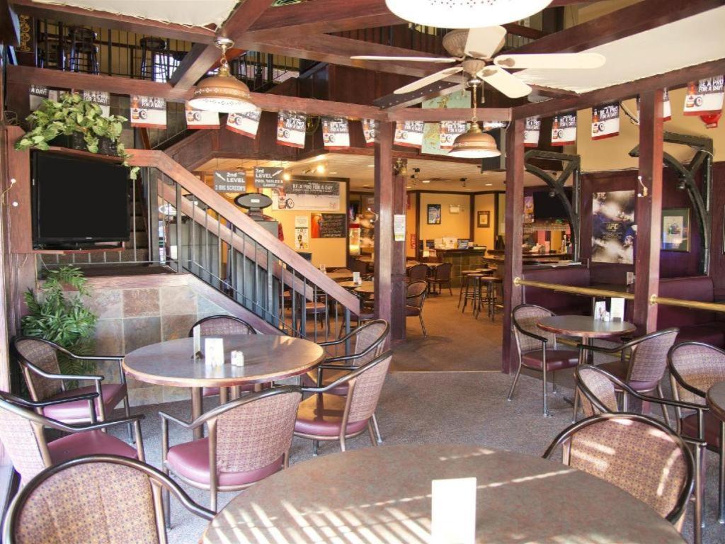 Canadas Best Value Inn Whitecourt Exterior photo