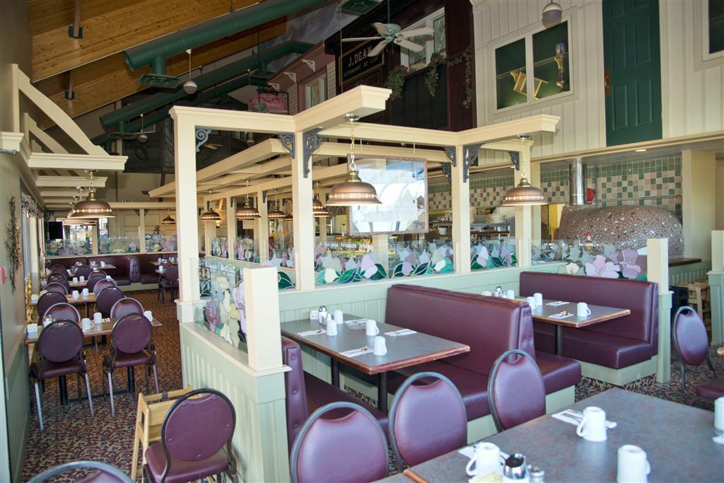 Canadas Best Value Inn Whitecourt Restaurant photo