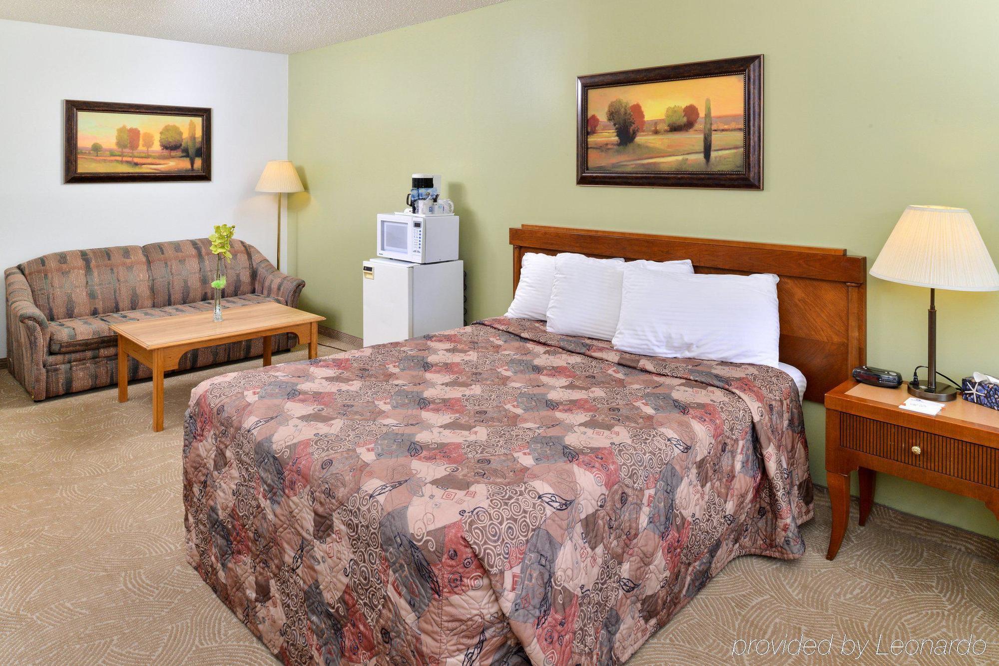 Canadas Best Value Inn Whitecourt Exterior photo