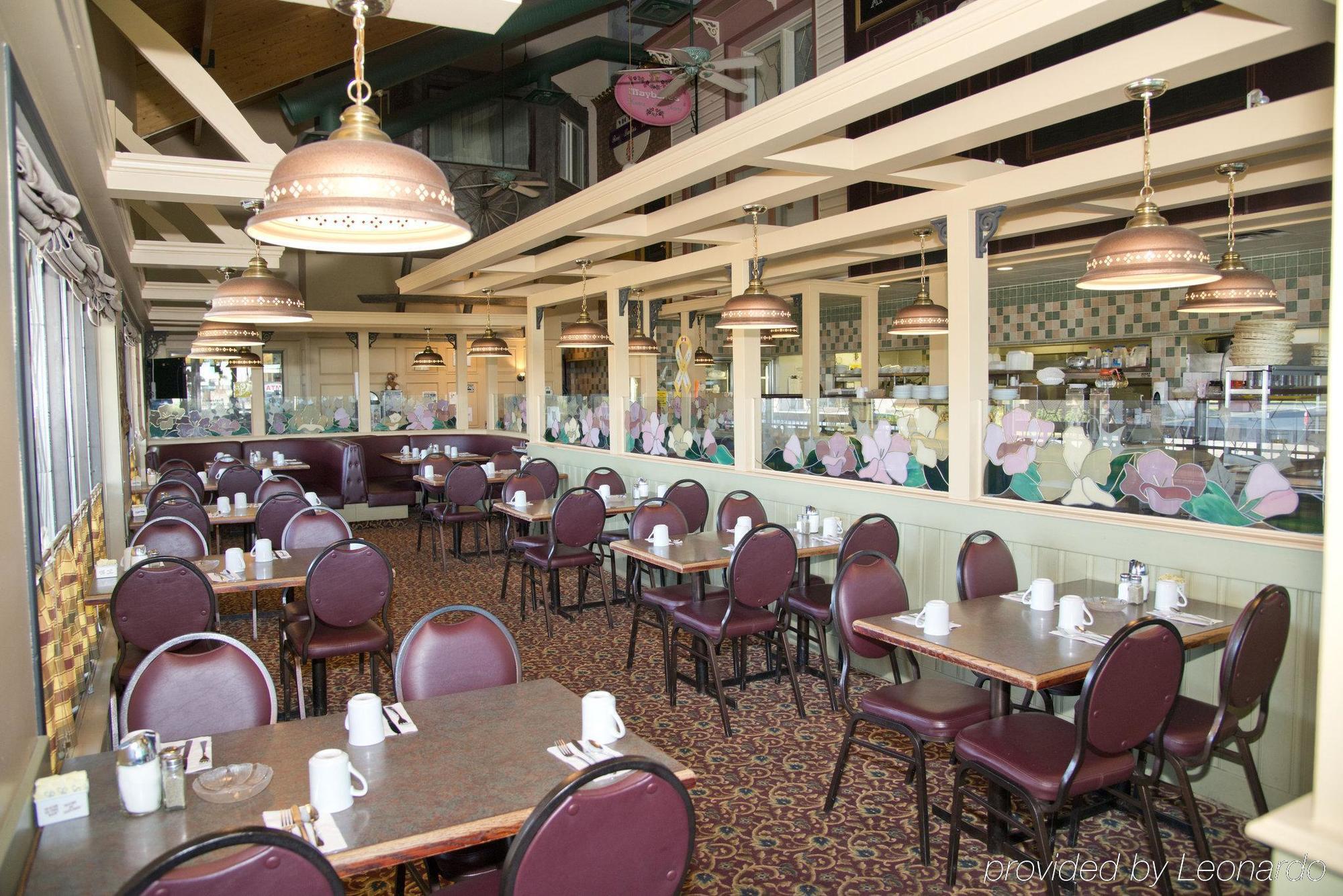 Canadas Best Value Inn Whitecourt Exterior photo