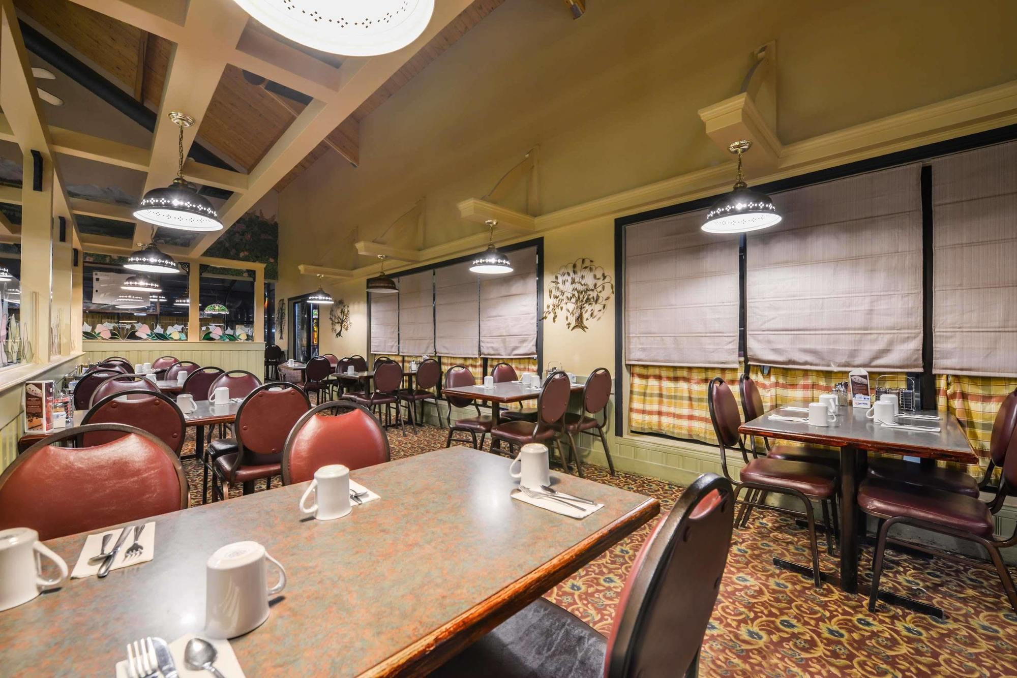 Canadas Best Value Inn Whitecourt Exterior photo