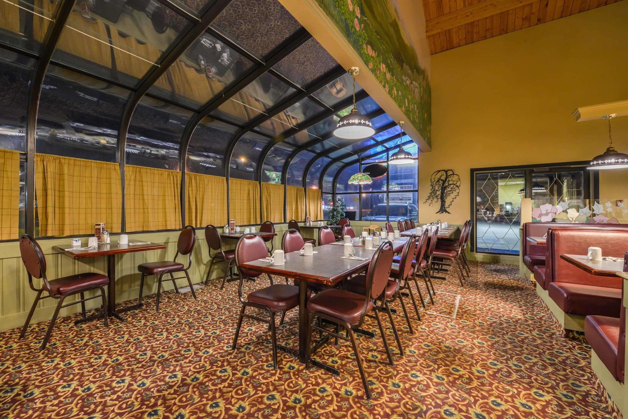Canadas Best Value Inn Whitecourt Exterior photo