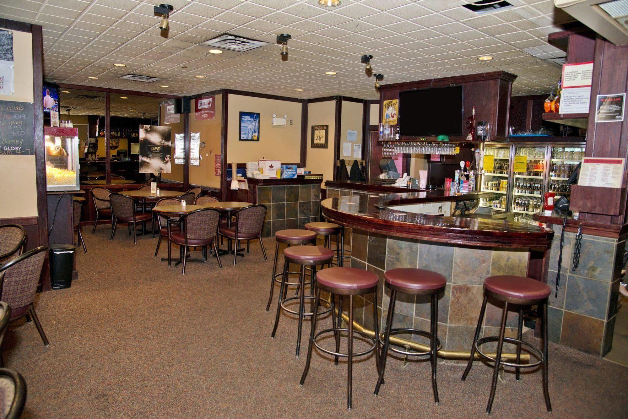 Canadas Best Value Inn Whitecourt Exterior photo