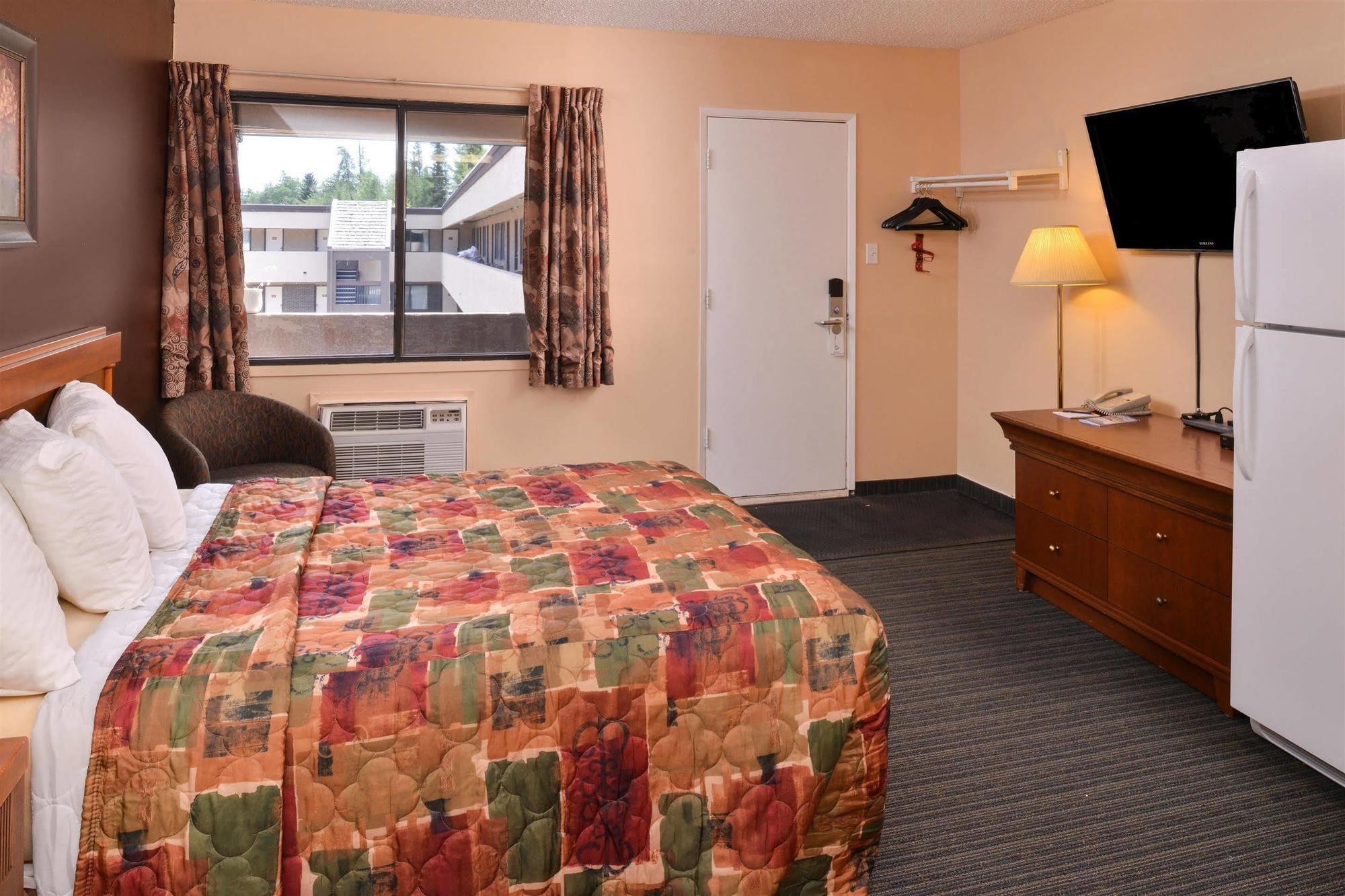 Canadas Best Value Inn Whitecourt Exterior photo