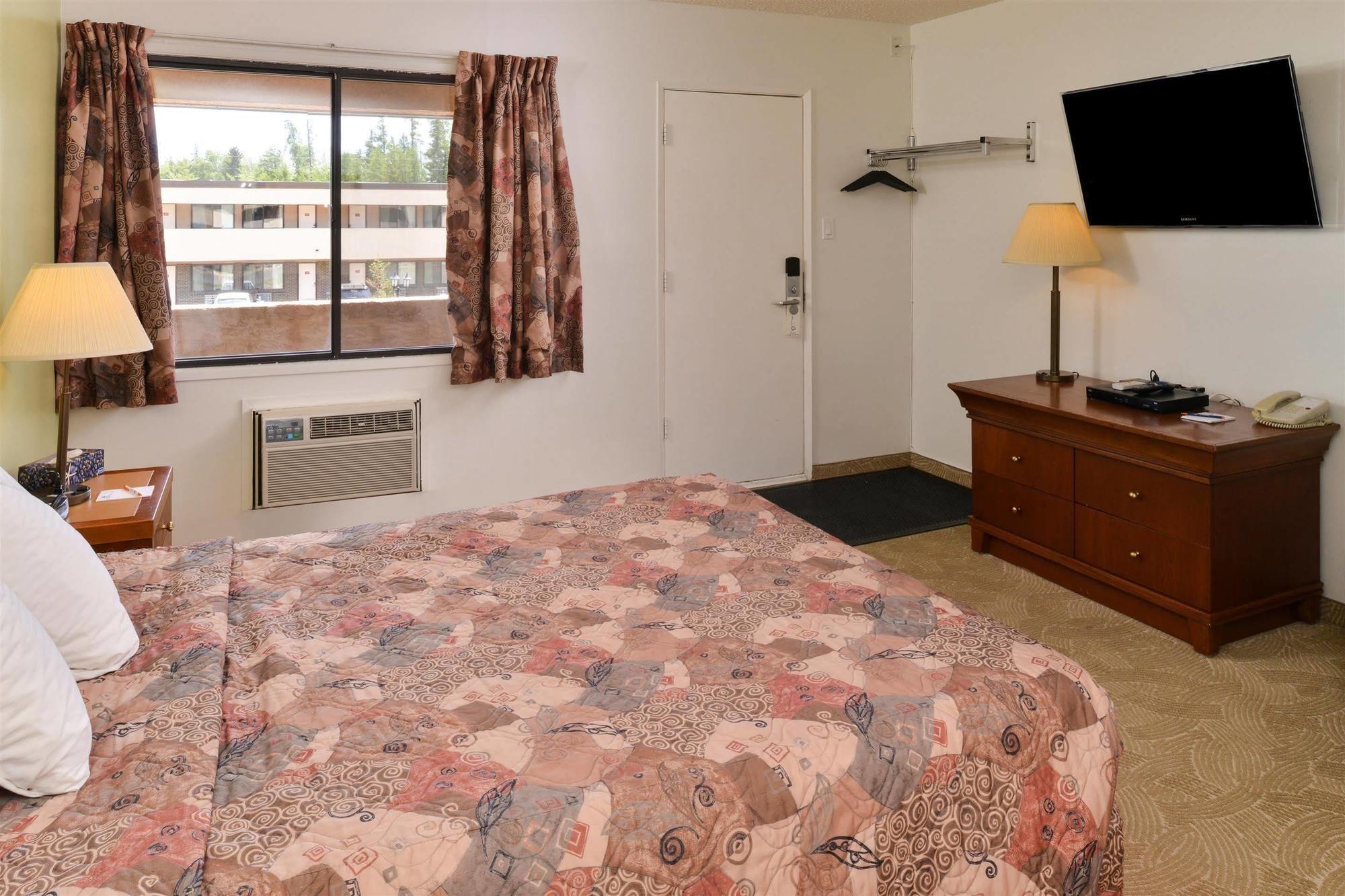 Canadas Best Value Inn Whitecourt Exterior photo