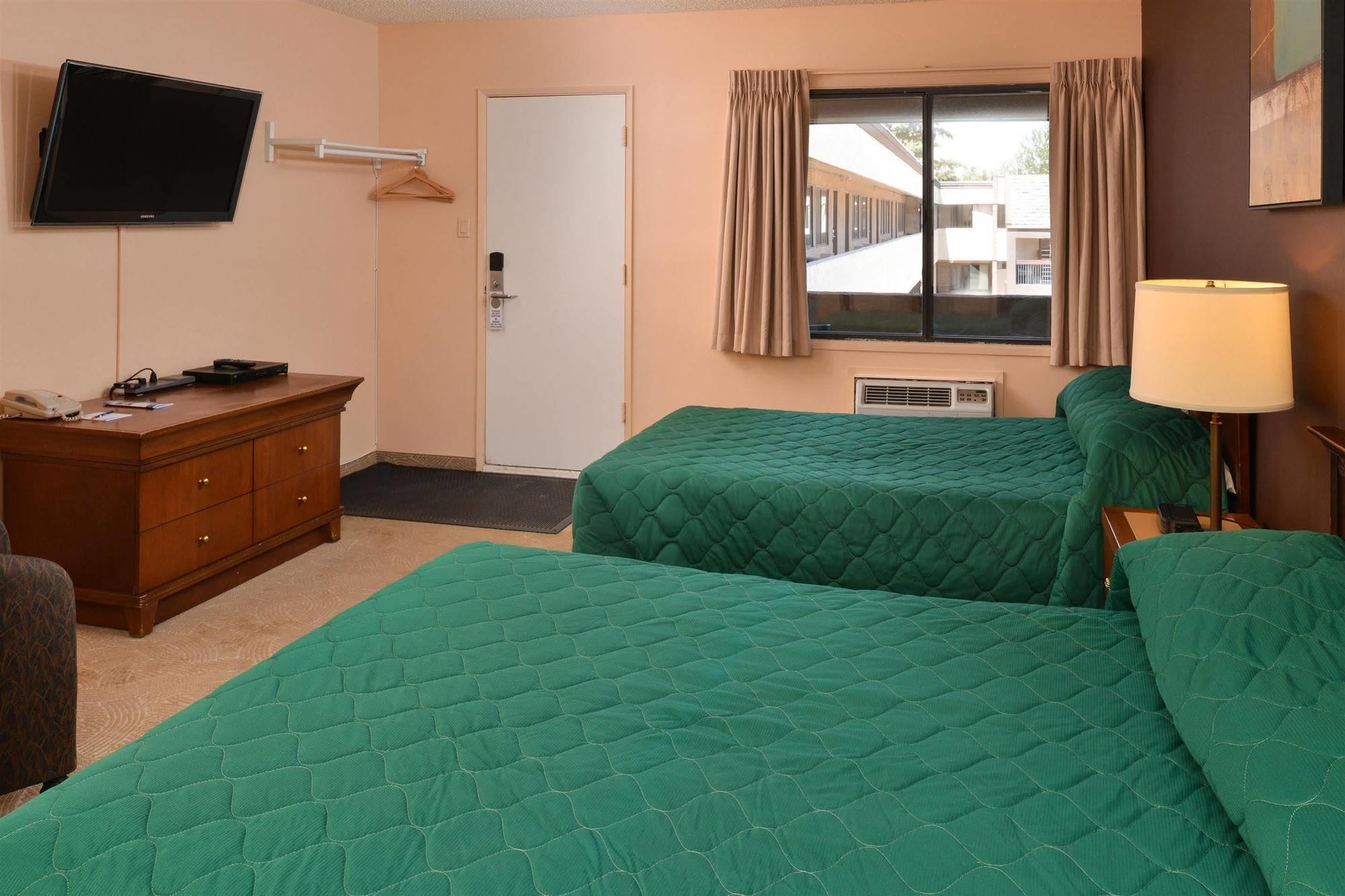 Canadas Best Value Inn Whitecourt Exterior photo