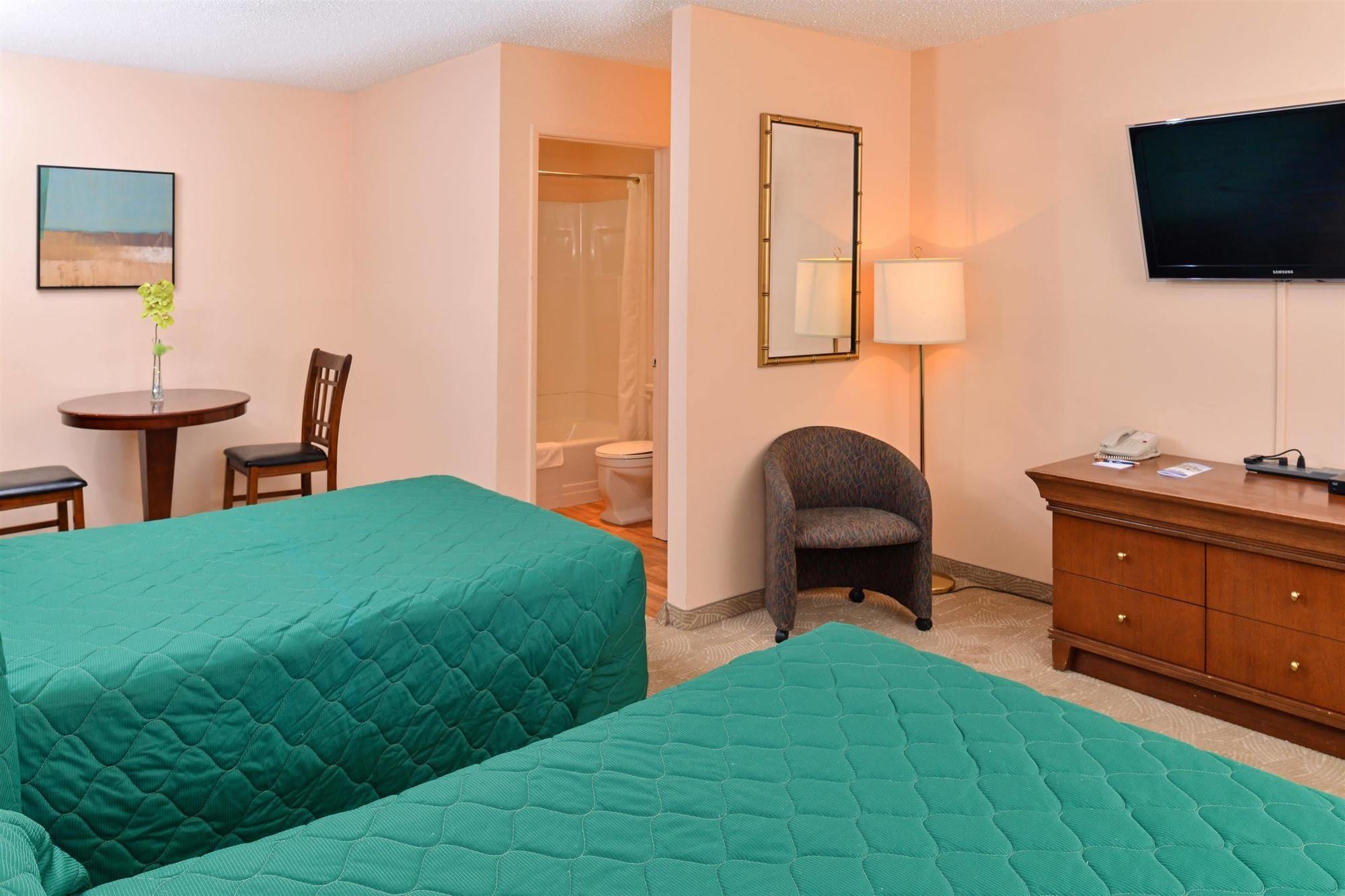 Canadas Best Value Inn Whitecourt Exterior photo