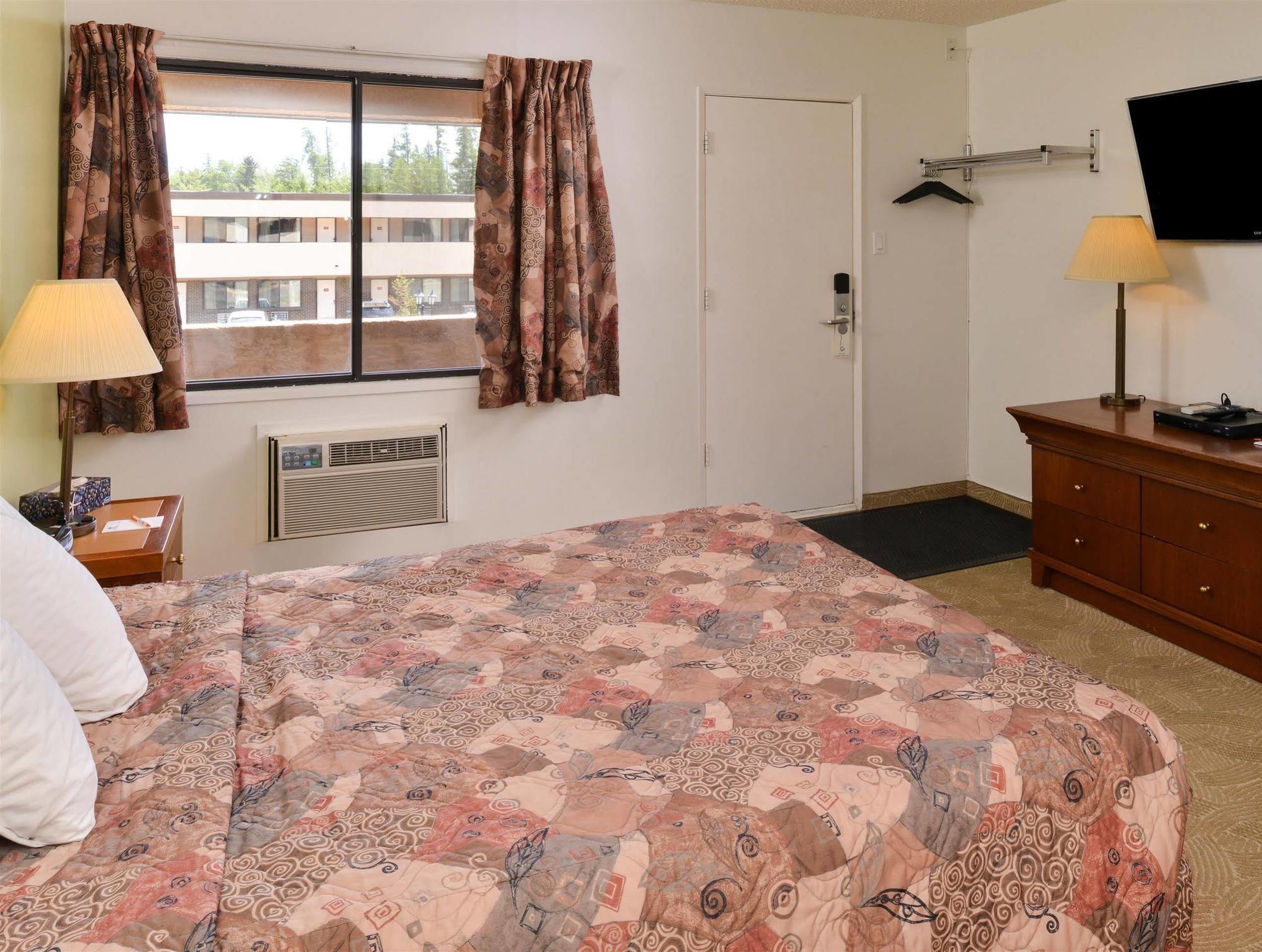 Canadas Best Value Inn Whitecourt Exterior photo