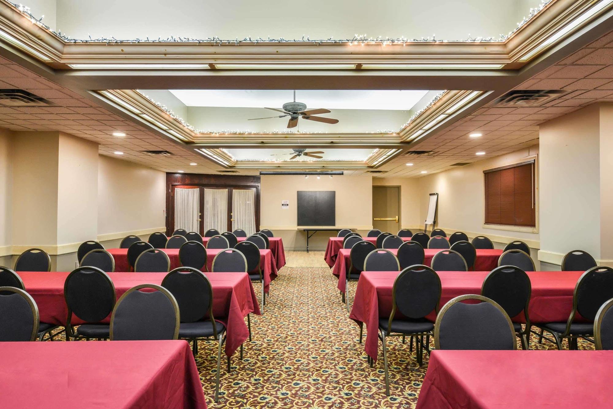 Canadas Best Value Inn Whitecourt Exterior photo